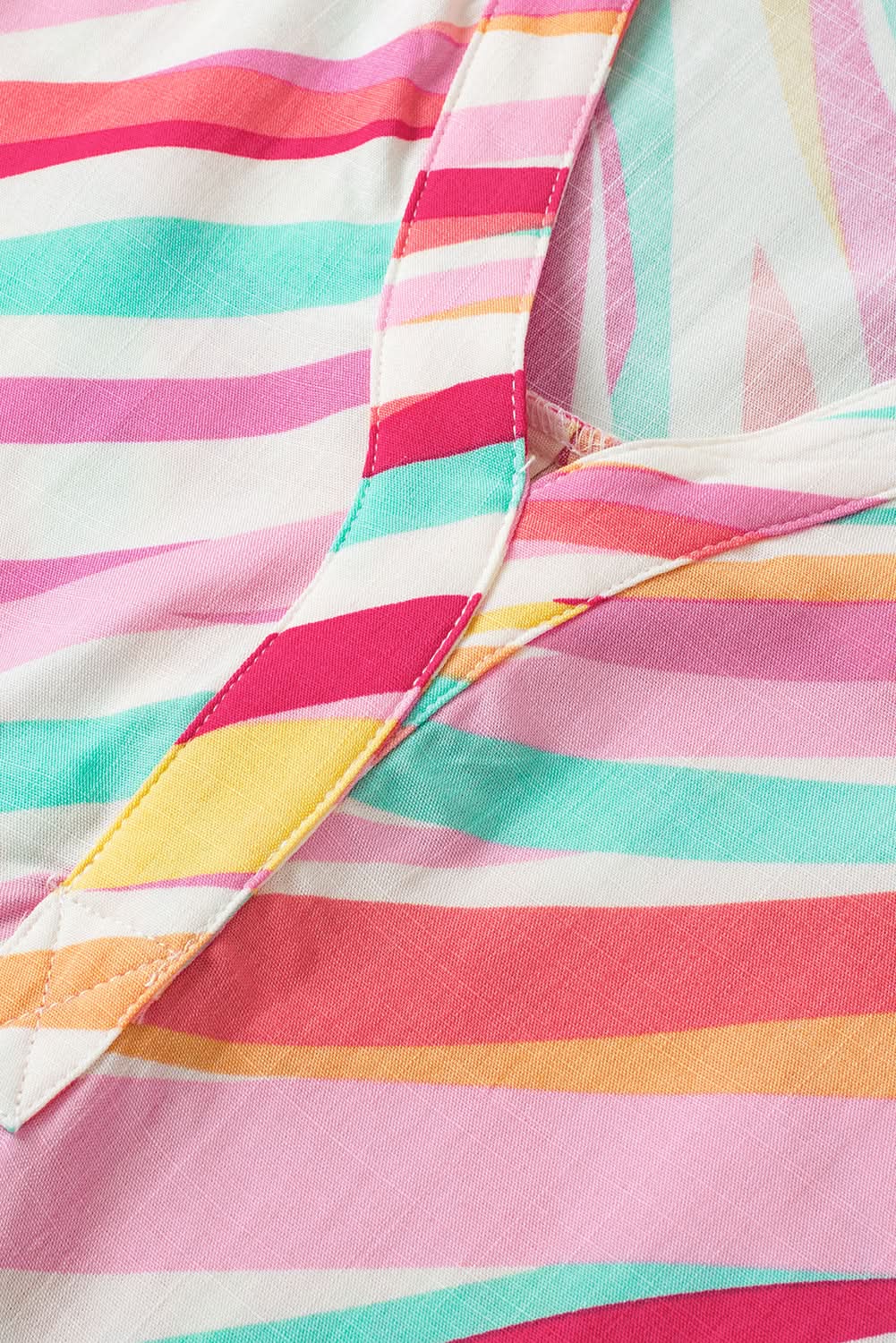 Chic plus-size abstract top, white