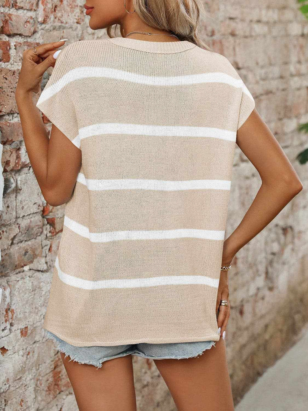 Chic striped knit top - round neck, short sleeves
