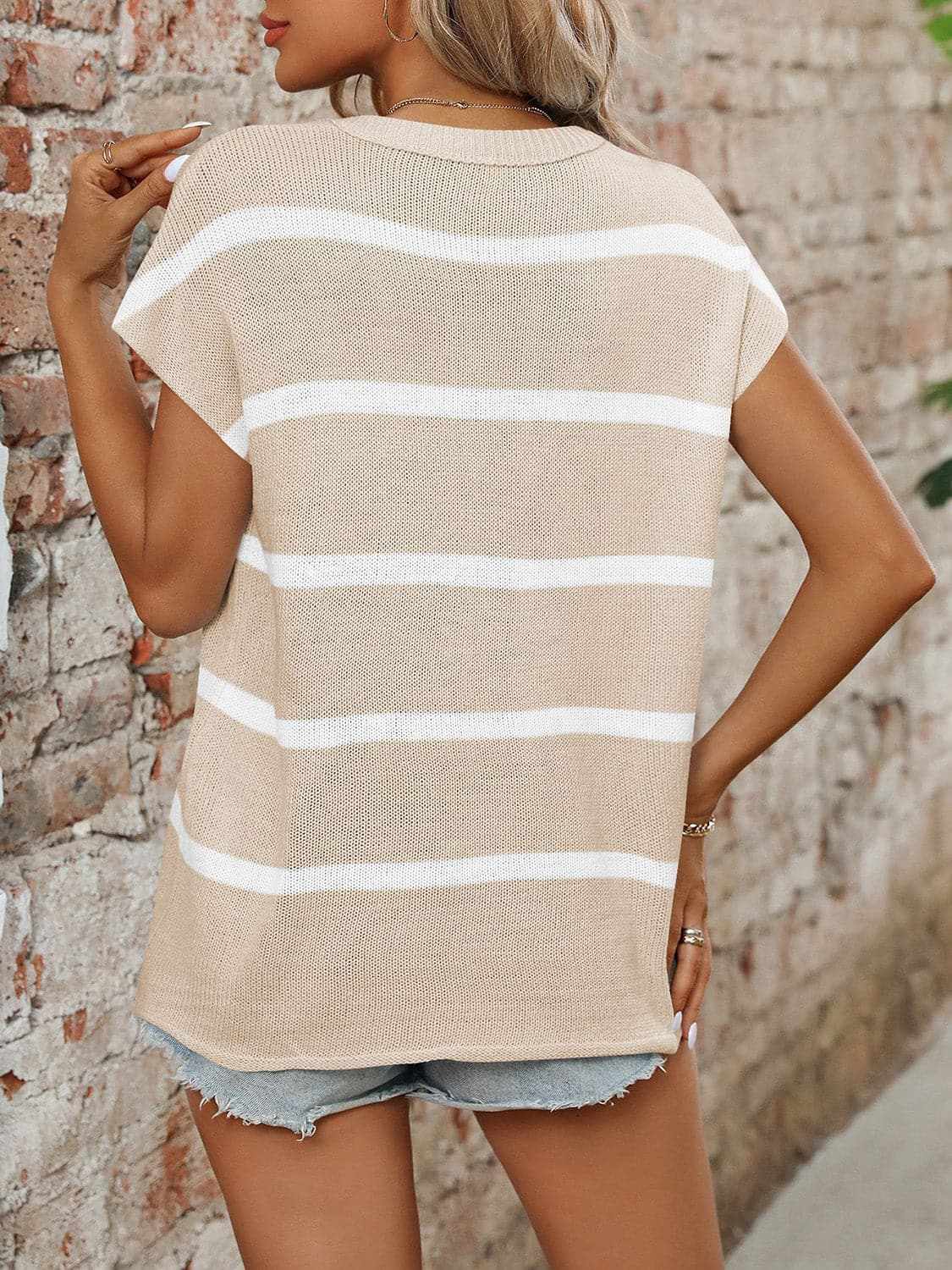 Chic striped knit top - round neck, short sleeves