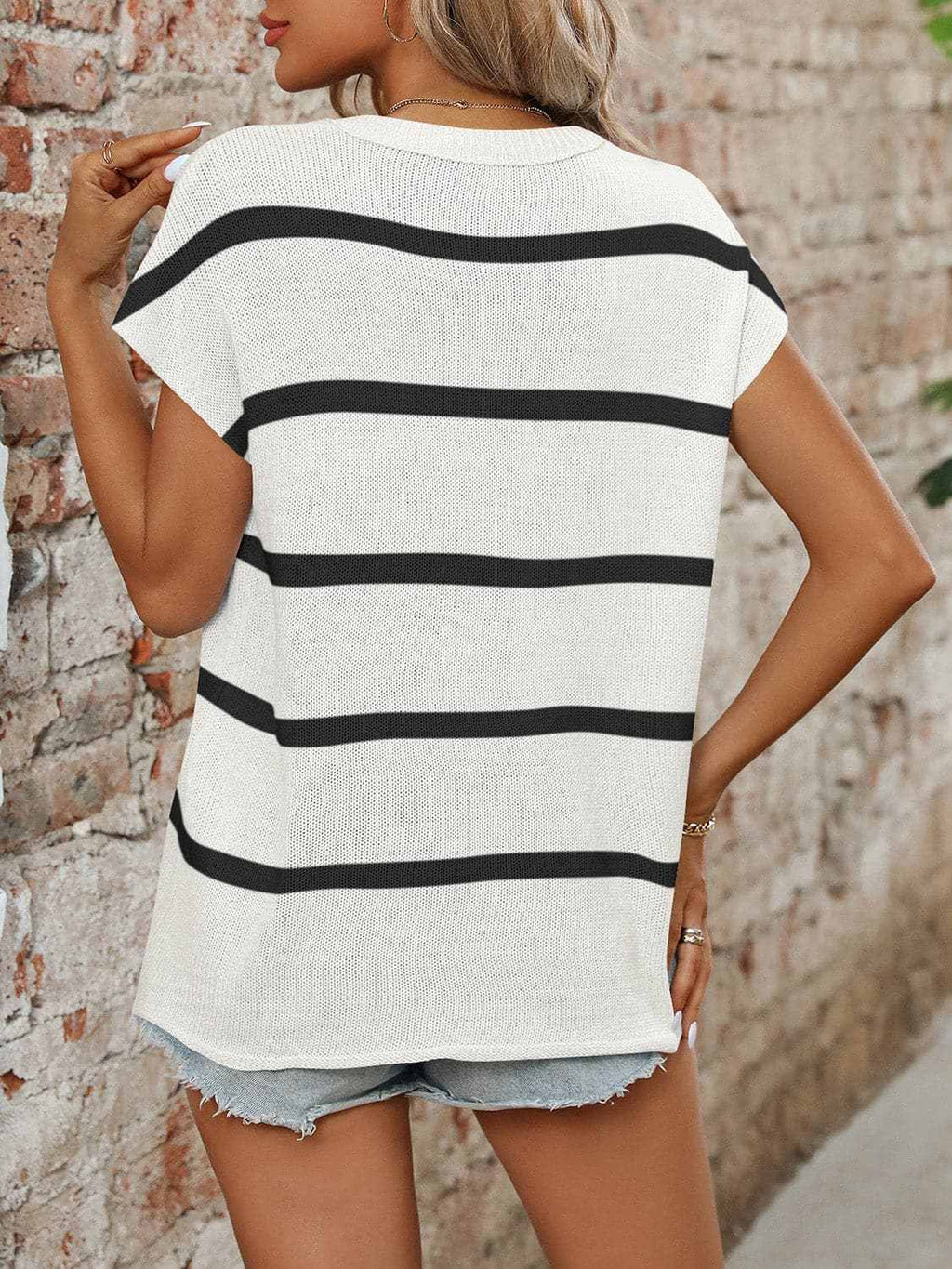 Chic striped knit top - round neck, short sleeves