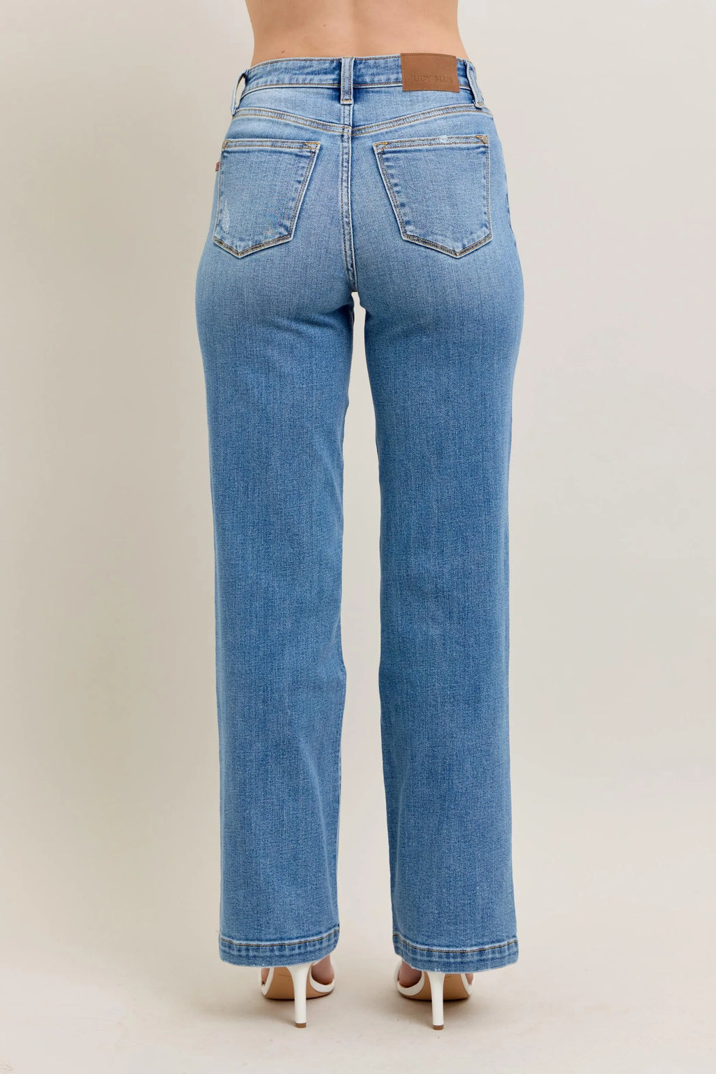 Judy Blue Plus Size High Waist Straight Leg Jeans in Medium Blue Wash