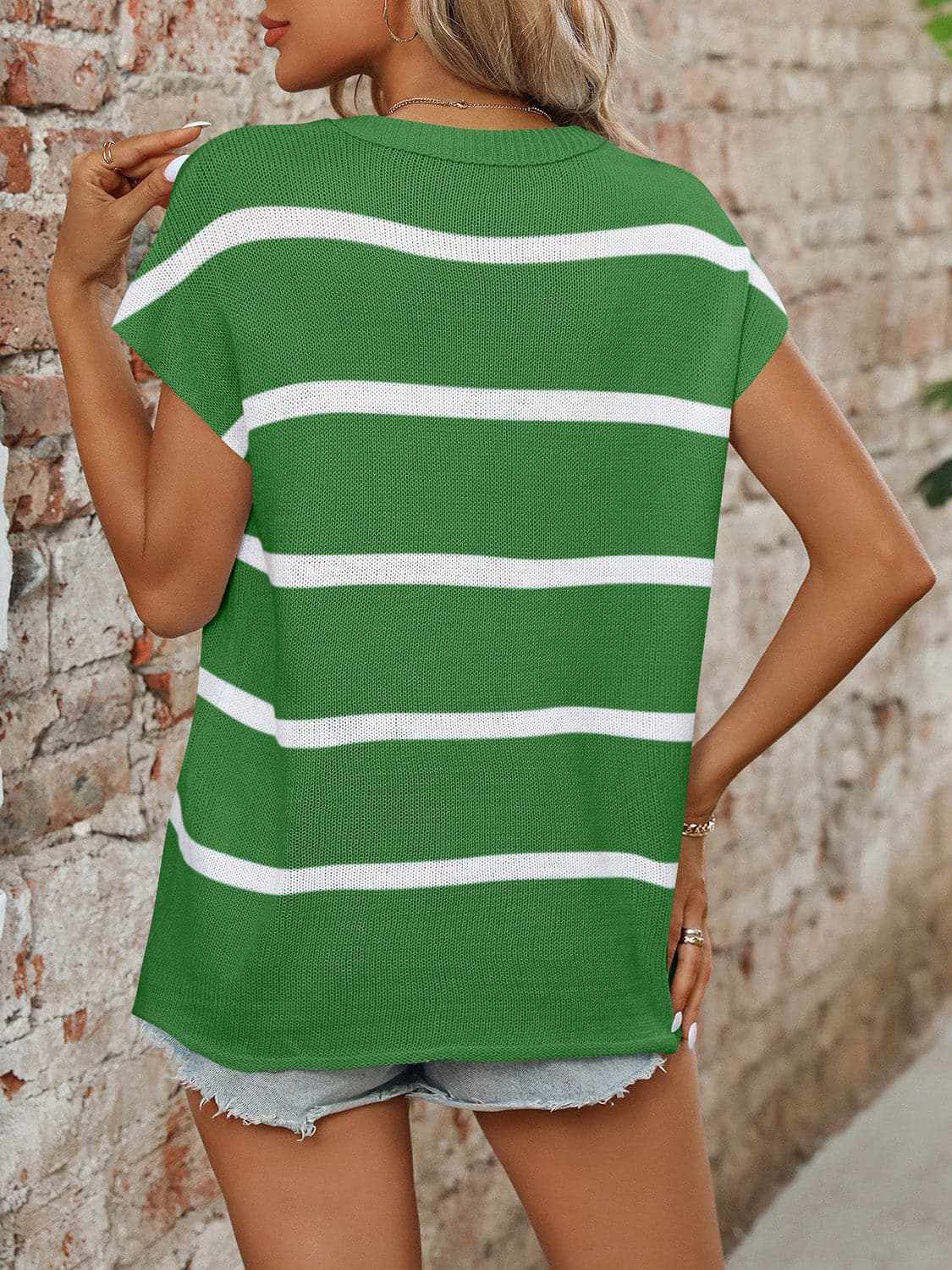 Chic striped knit top - round neck, short sleeves