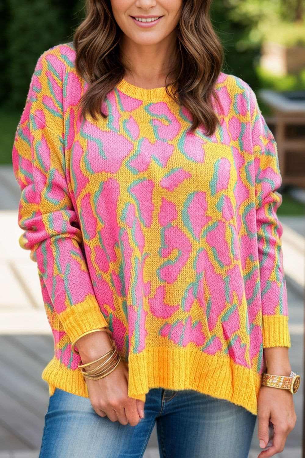 Chic knit sweater with round neck