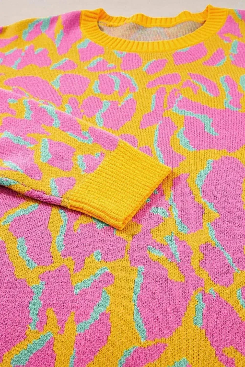 Chic knit sweater with round neck