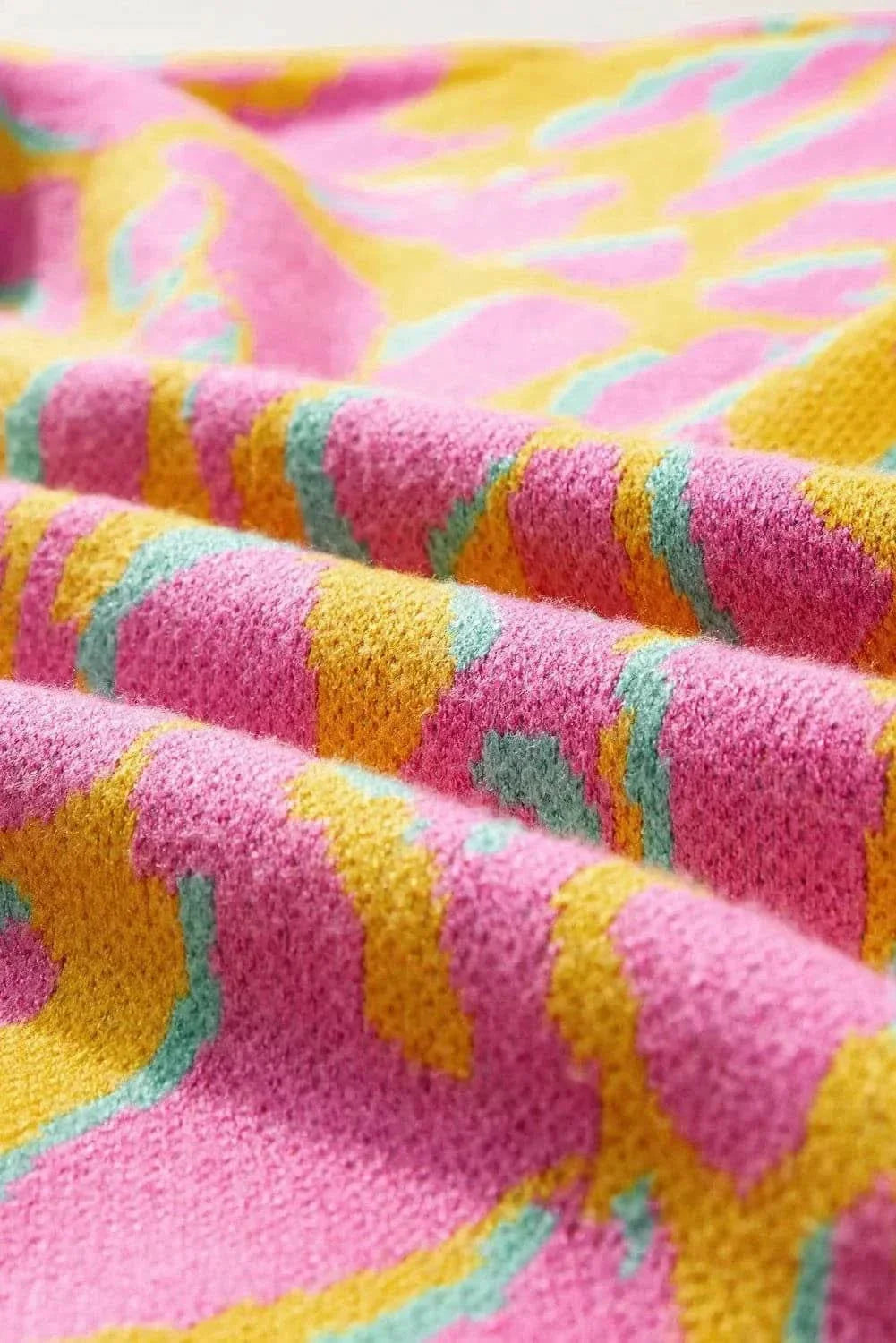 Chic knit sweater with round neck