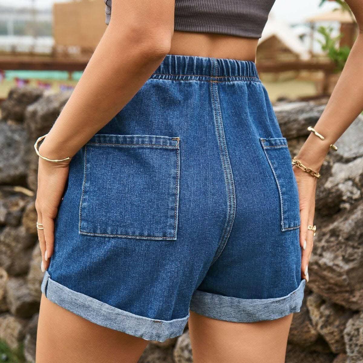 Premium High-waisted denim shorts with pockets