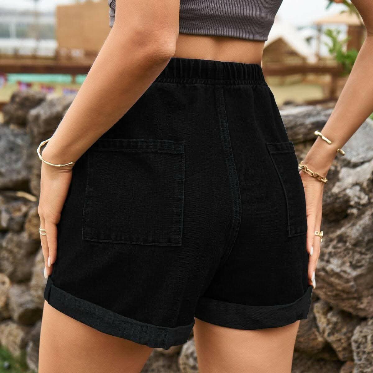 Premium High-waisted denim shorts with pockets