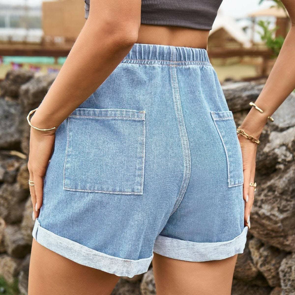 Premium High-waisted denim shorts with pockets