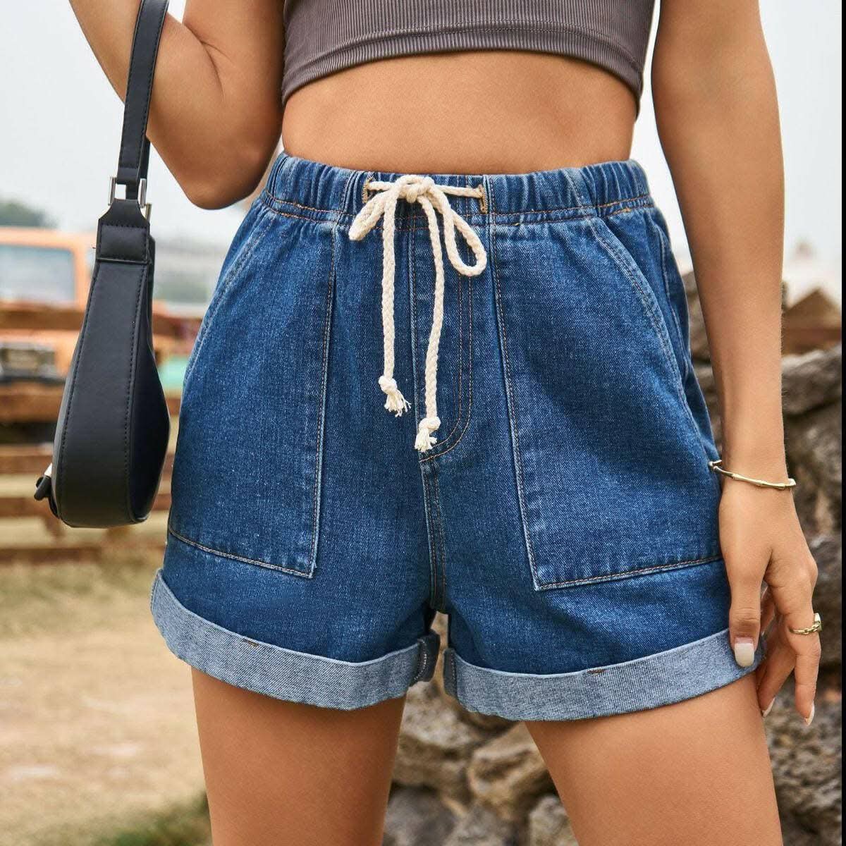Premium High-waisted denim shorts with pockets