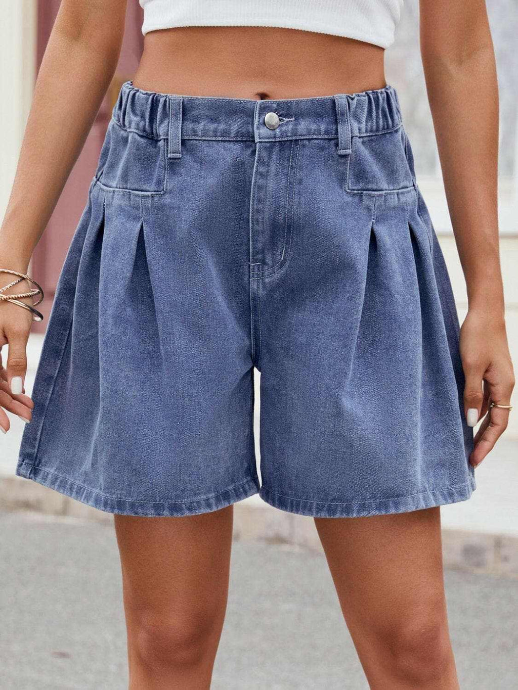 Ruched denim shorts with elastic waist