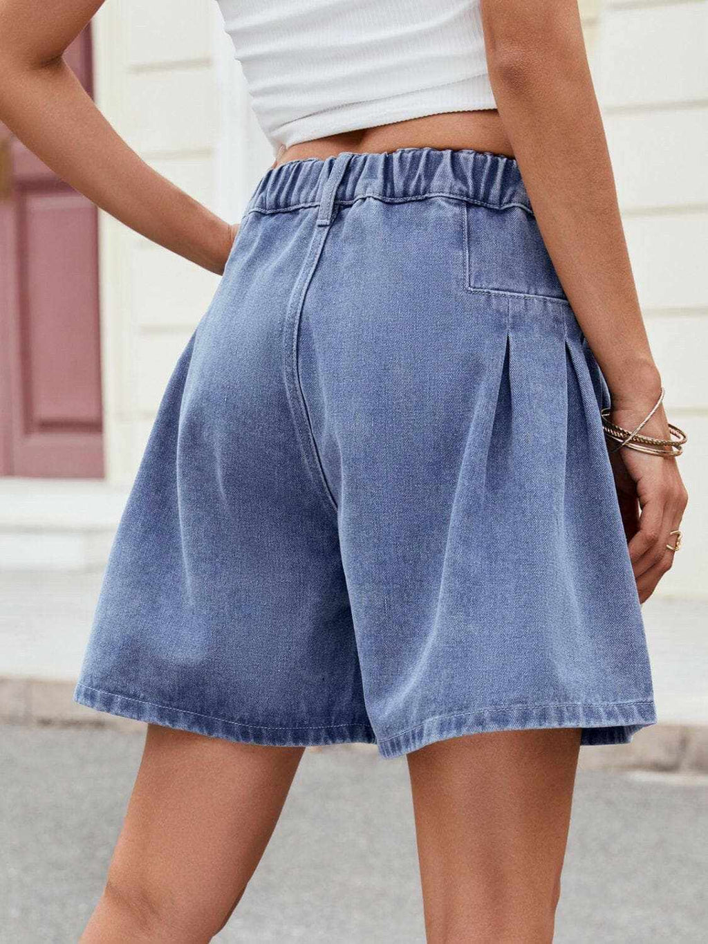 Ruched denim shorts with elastic waist