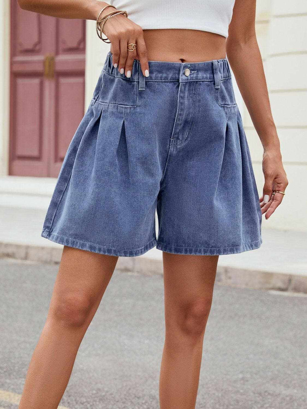 Ruched denim shorts with elastic waist