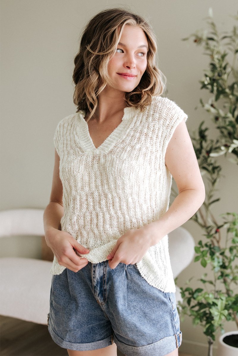 Beige Notched V Neck Short Sleeve Sweater for Casual Wear