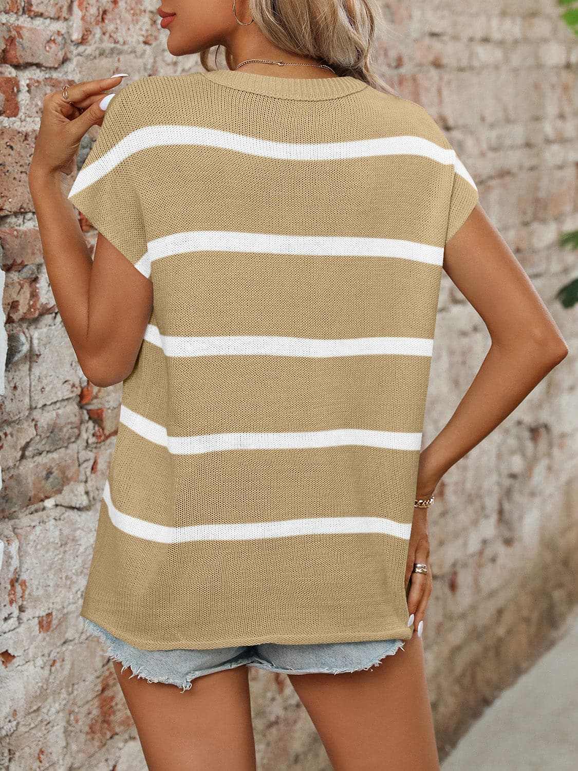 Chic striped knit top - round neck, short sleeves