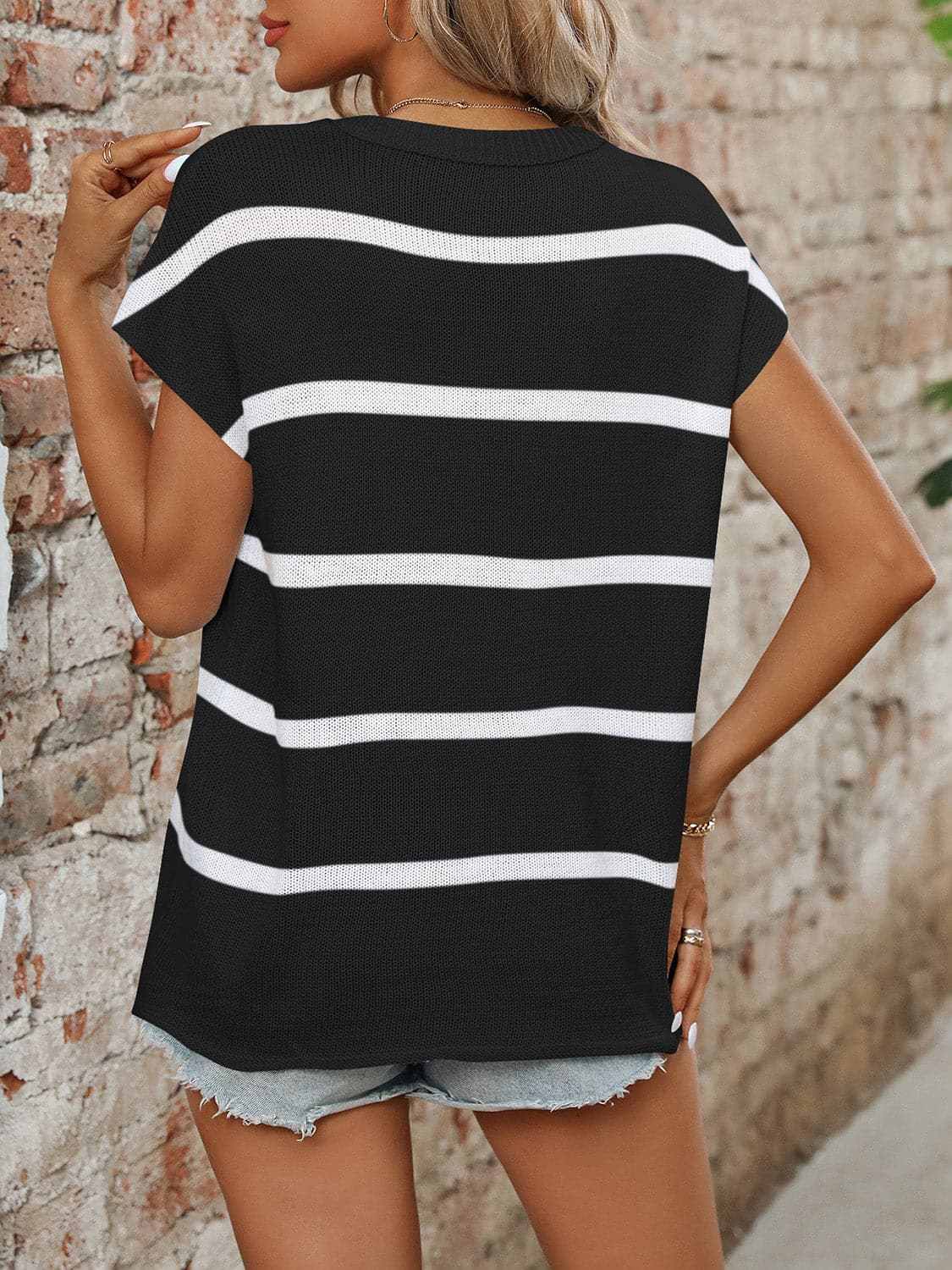 Chic striped knit top - round neck, short sleeves