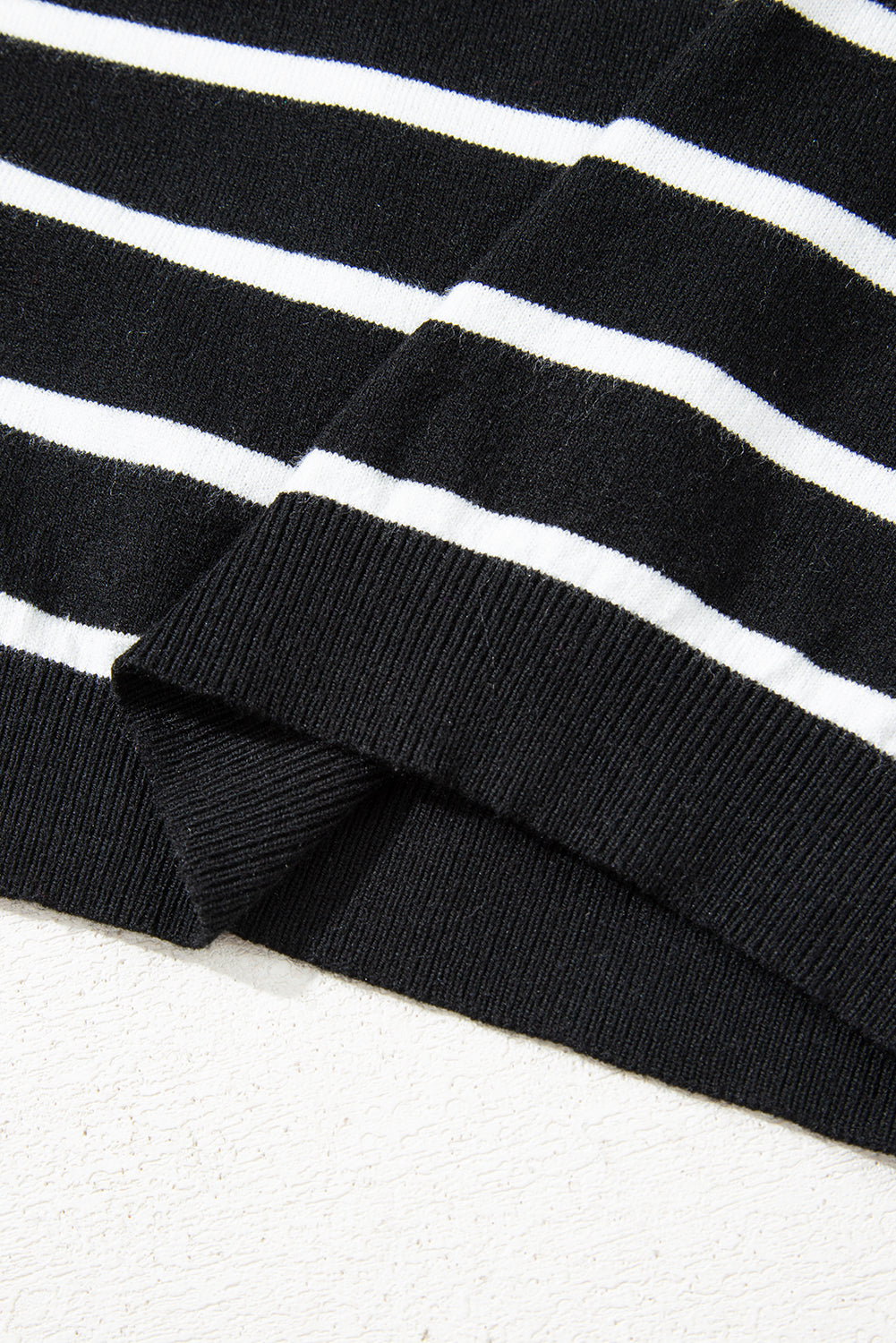 White Stripe Ribbed Trim Round Neck Bubble Sleeve Knitted Top