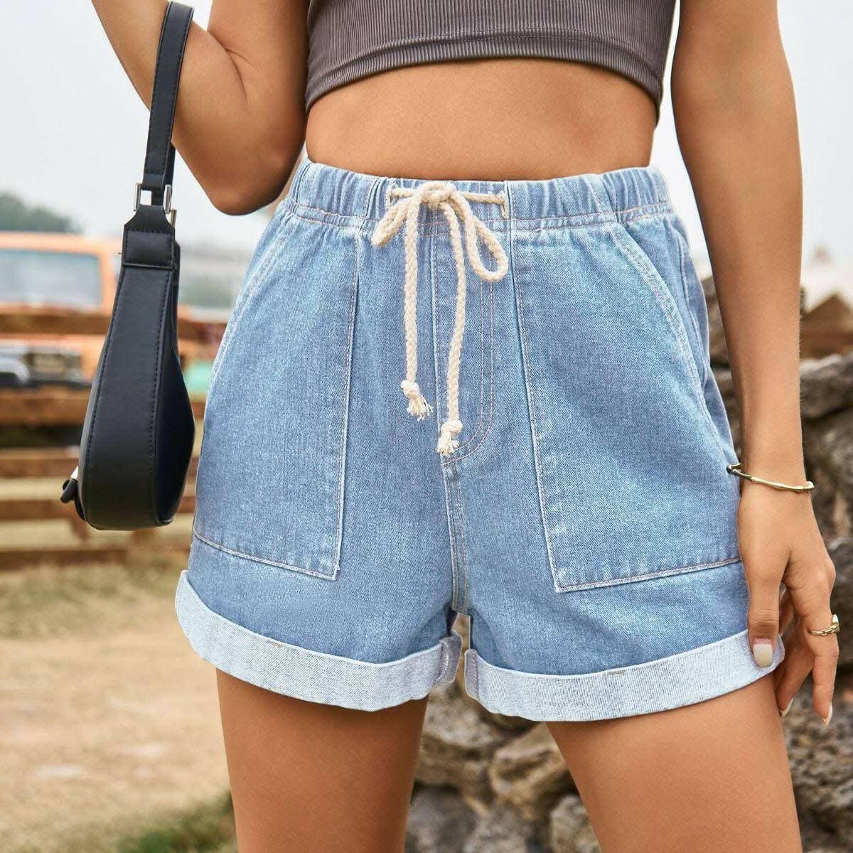 Premium High-waisted denim shorts with pockets