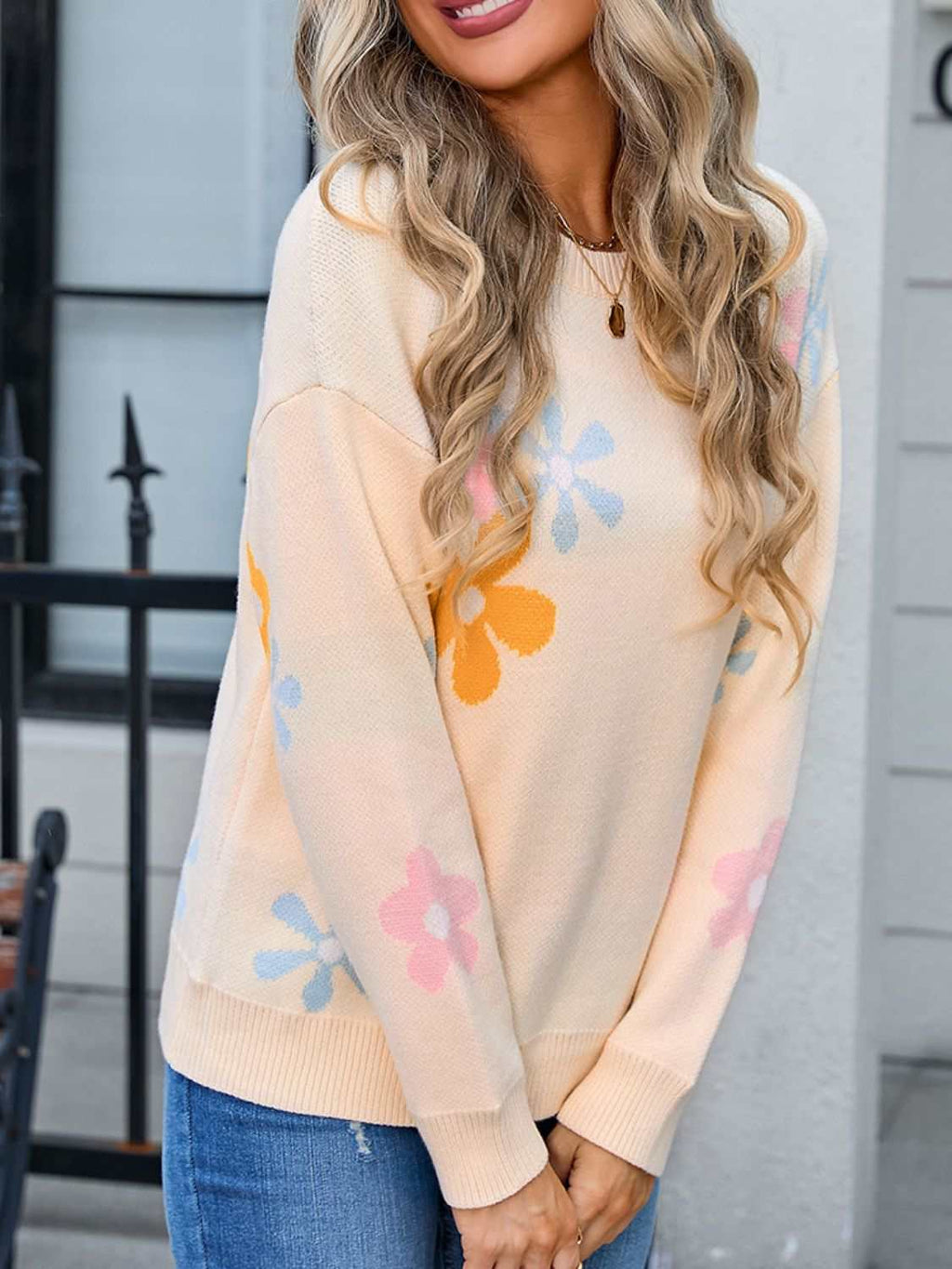 Floral print sweater, round neck
