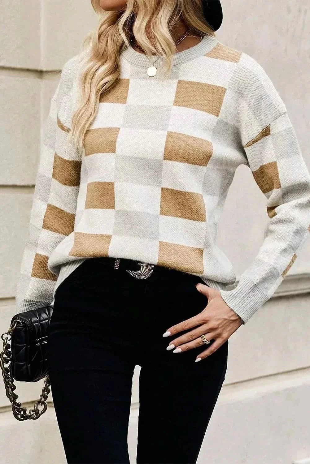 Color block knit sweater - round neck