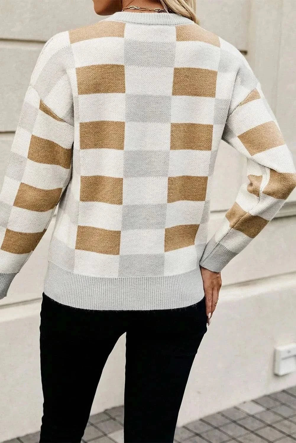 Color block knit sweater - round neck