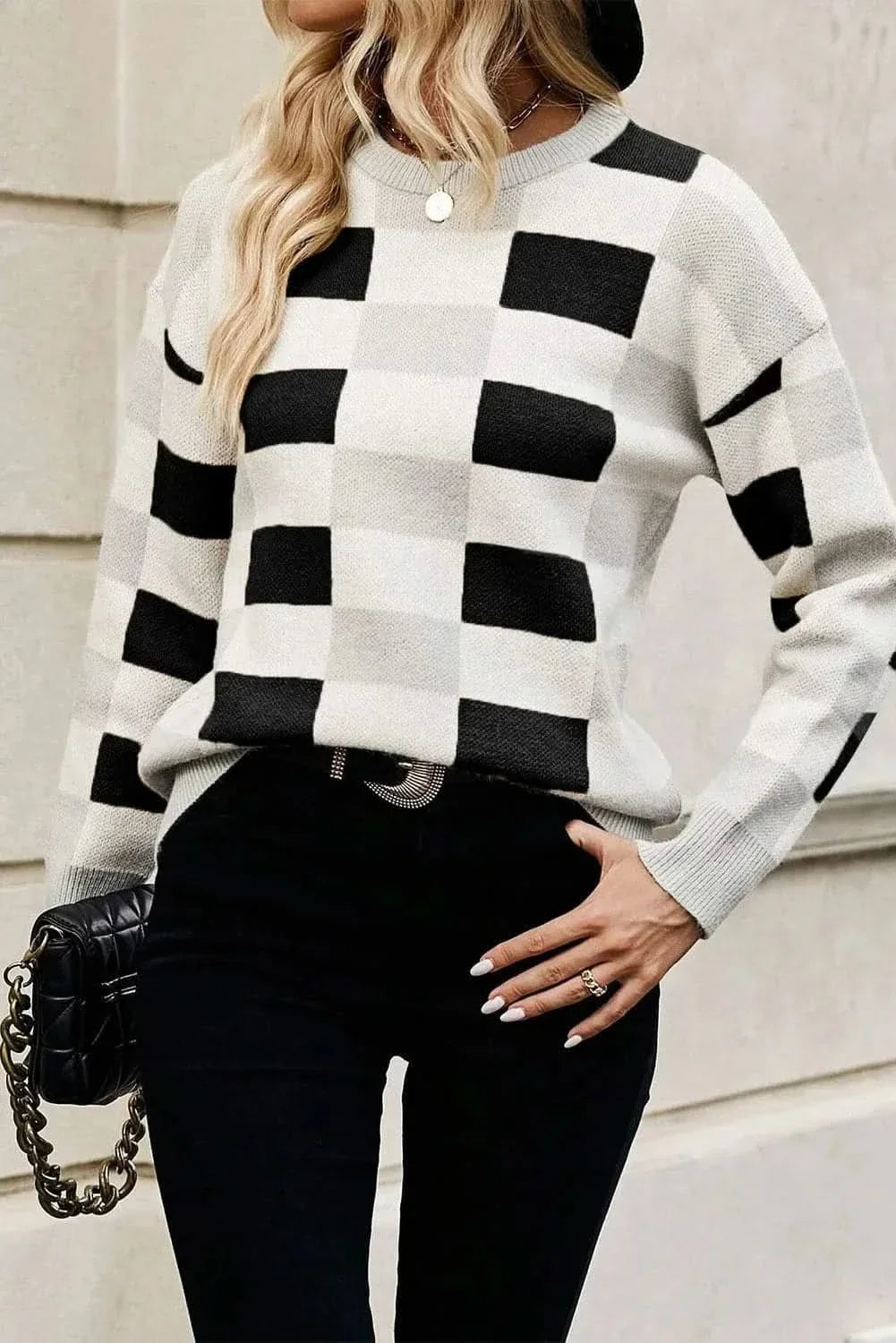 Color block knit sweater - round neck