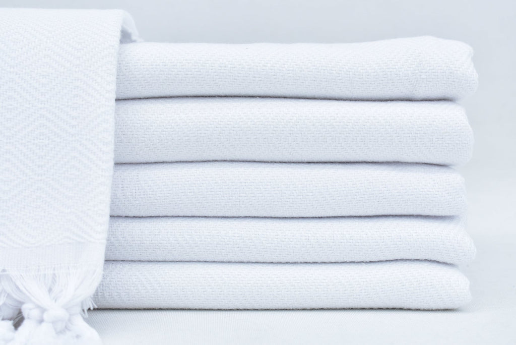 Basiclayersca Venice White Turkish Towel 100 Percent Turkish Cotton 40 Inch by 70 Inch Quick Drying Sand Resistant Eco Friendly Lightweight - Premium Quality General | Fast Shipping & Returns